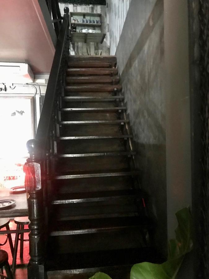 Tang House Hostel Bangkok Bagian luar foto